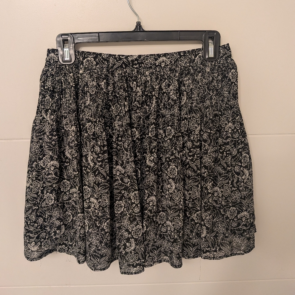 ⭐ Flowy Mini Skirt With Lining